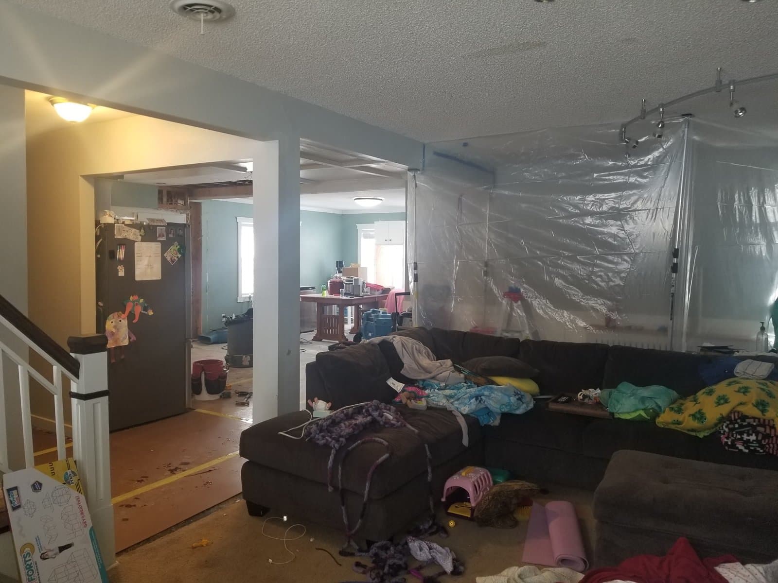 Drying out the living room, ceiling opened