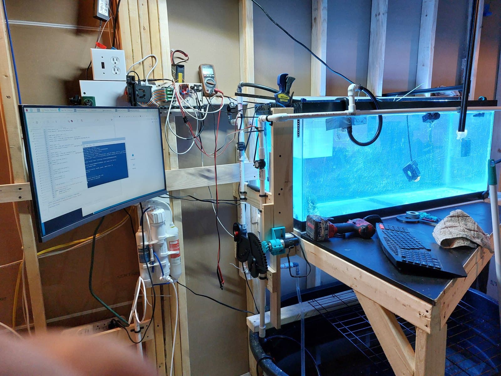 Aquarium Pi: the monitor showing the tank readings