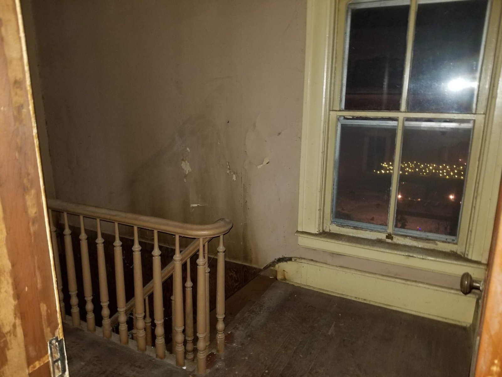 Upstairs landing and the original stair rail